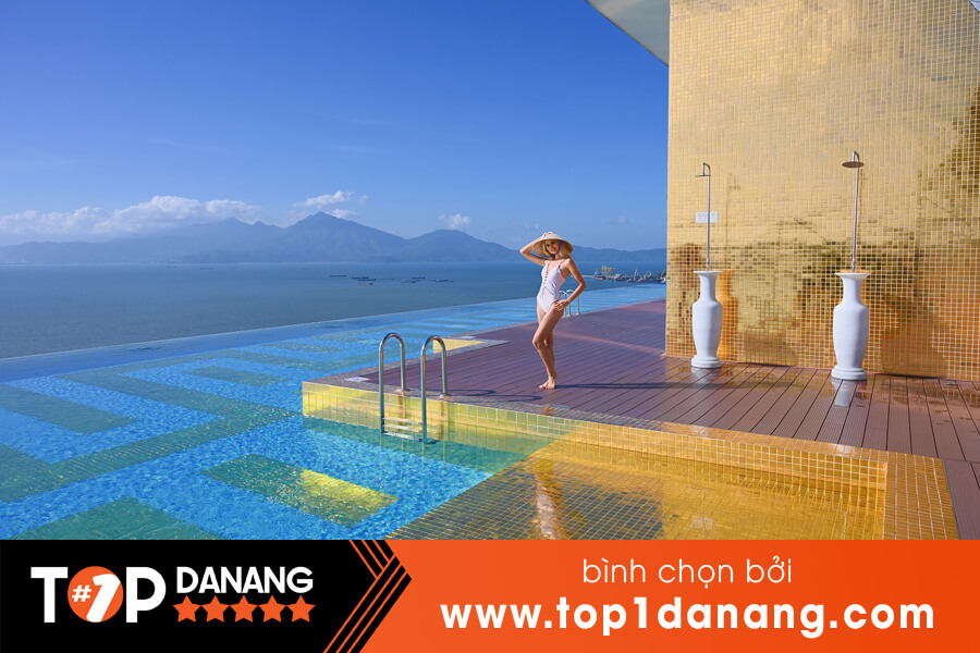 Bể bơi dát vàng tại Đà Nẵng