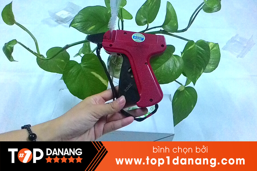 Súng bắn mác quần áo ở Đà Nẵng 