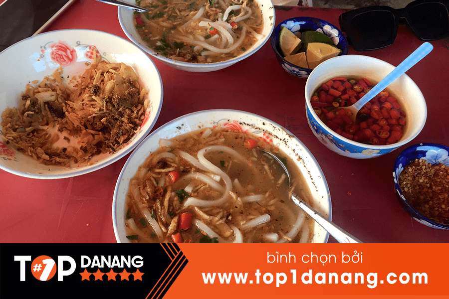 Bánh canh ruộng đường Hà Thị Thân