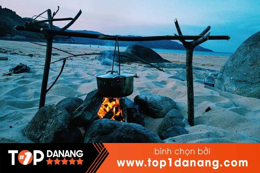 Chuẩn bị đồ ăn khi du lịch Làng Vân Đà Nẵng 