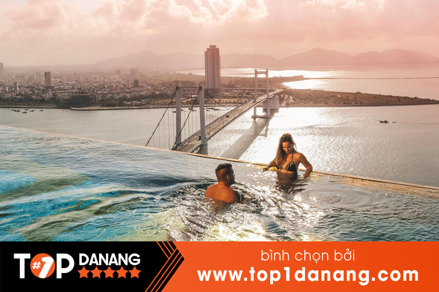 Hồ bơi vô cực khách sạn Golden Bay Đà Nẵng
