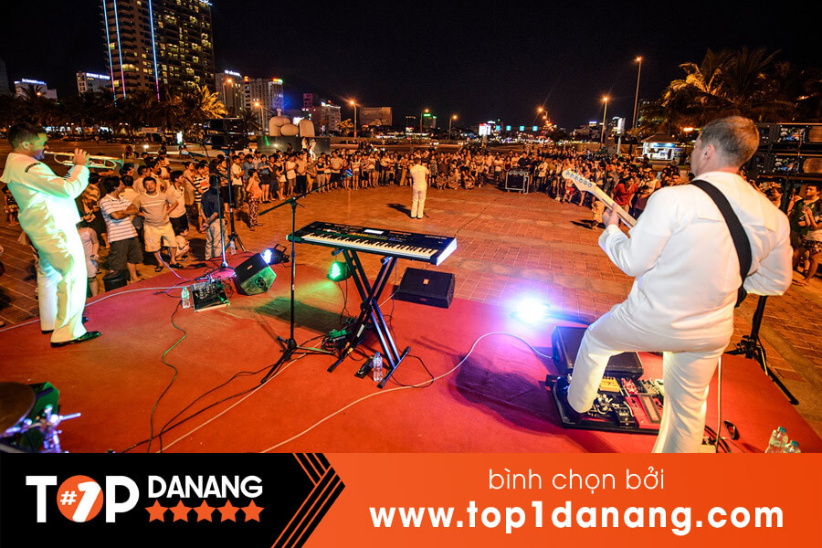 Hoạt động tại công viên biển Đông Đà Nẵng 