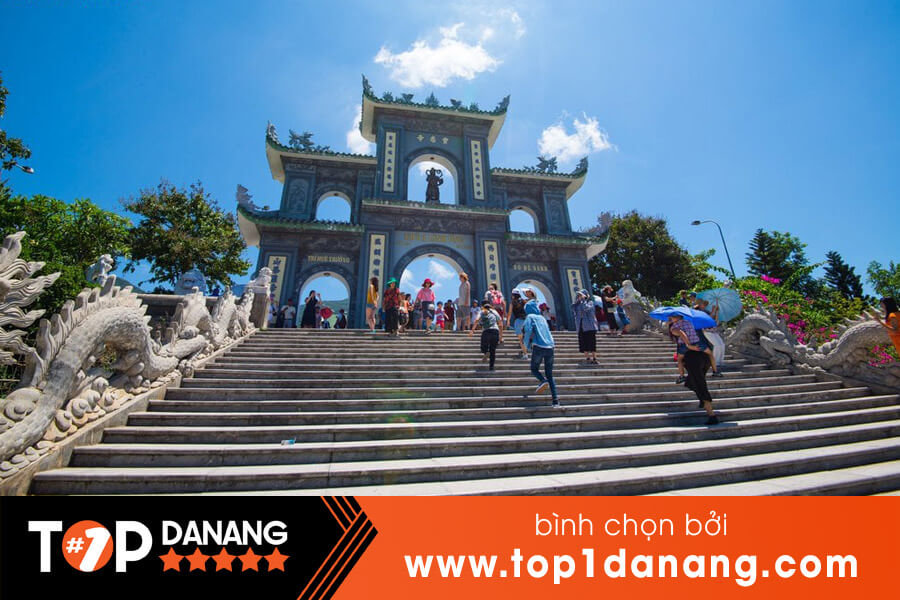 Mặc đồ gì khi đi du lịch Đà Nẵng - Đi Chùa