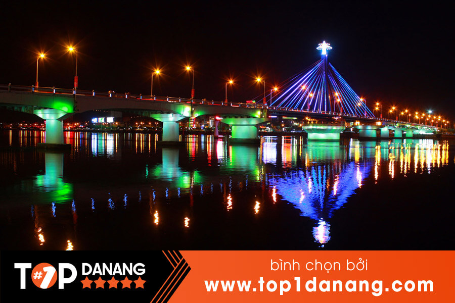 Nên tham quan gì ở Đà Nẵng - Cầu sông Hàn