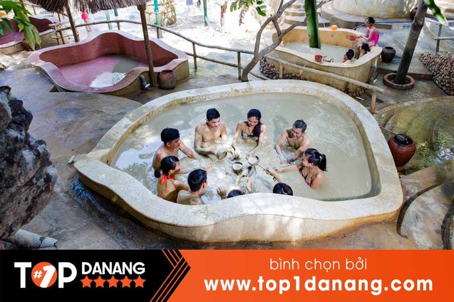 Tắm bùn tại Núi Thần Tài Đà Nẵng