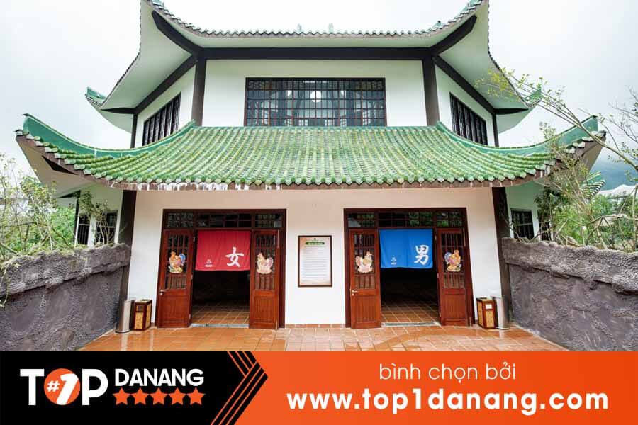 Tháp Onsen Núi Thần Tài