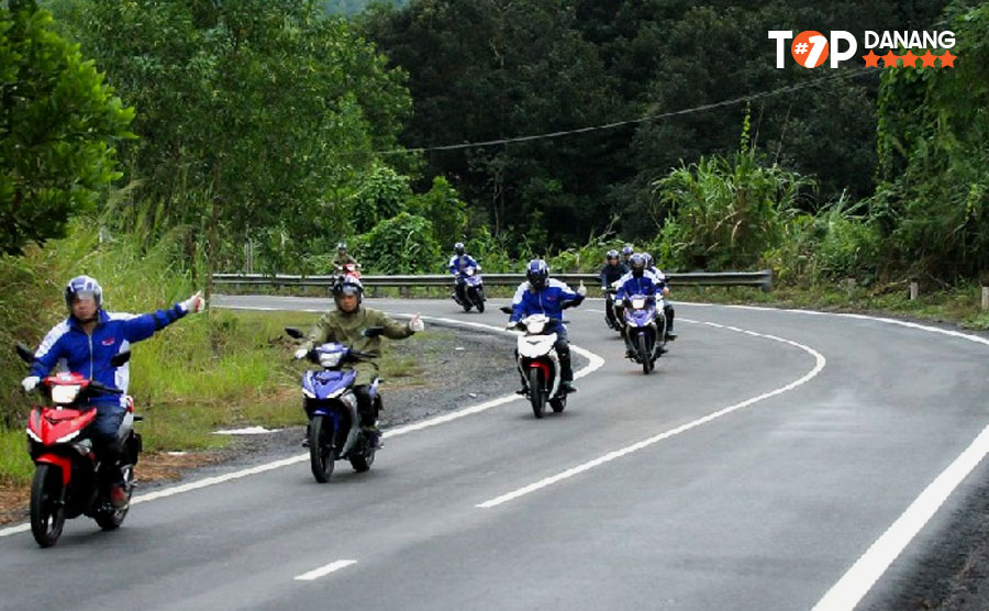 thuê xe máy khám phá mọi cung đường Đà Nẵng