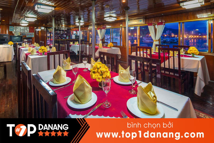 Thưởng thức đặc sản trên du thuyền sông Hàn Đà Nẵng 