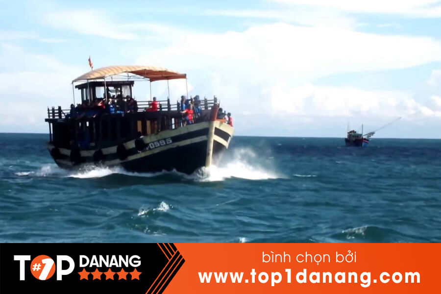 Thuyền gỗ ra đảo Cù Lao Chàm