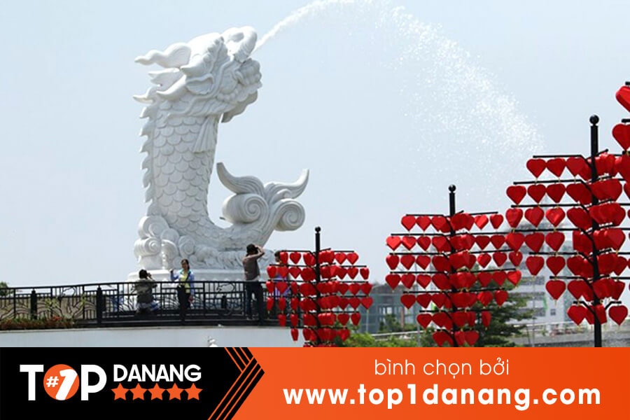 Tượng cá chép hóa rồng Đà Nẵng