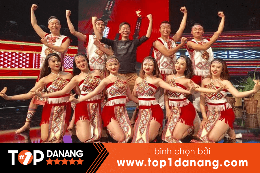 Địa chỉ cho thuê trang phục tại Đà Nẵng - Cánh Sen Hồng