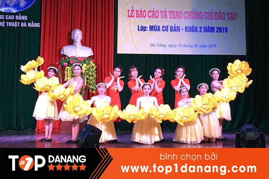 Cho thuê trang phục tại Đà Nẵng - Trang phục biểu diễn Kim Thoa