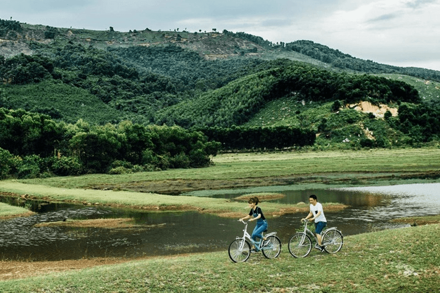 Hồ Hòa Trung Tháng 10