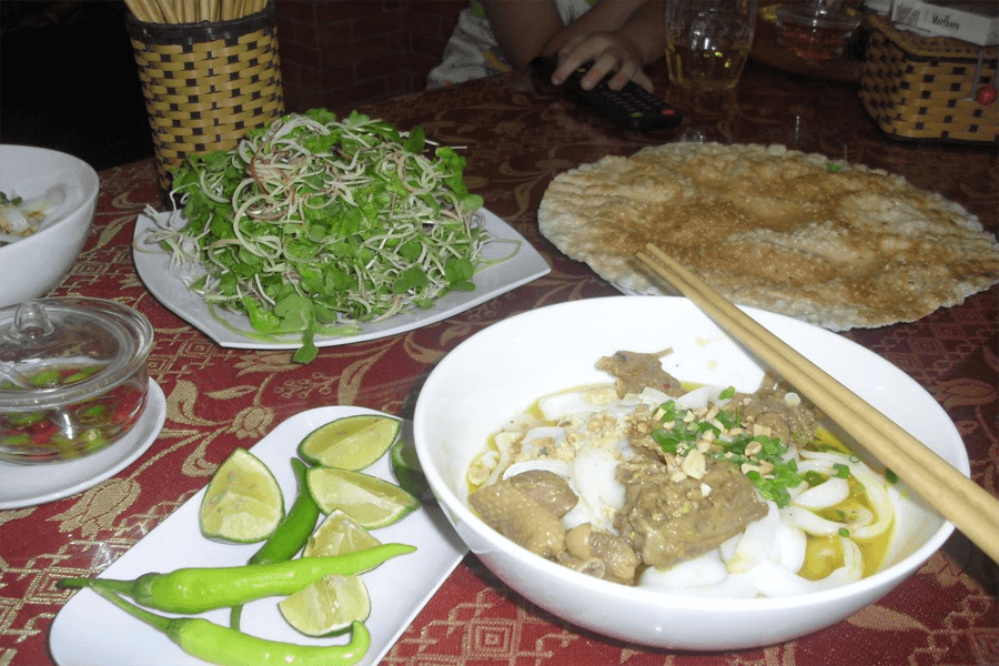 Địa điểm ăn sáng ở Đà Nẵng -  Mỳ Quảng Bà Mua