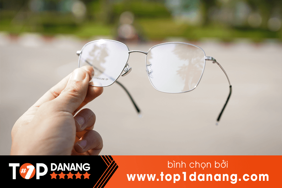 Cắt kính cận giá rẻ Đà Nẵng Optical LB Tuấn