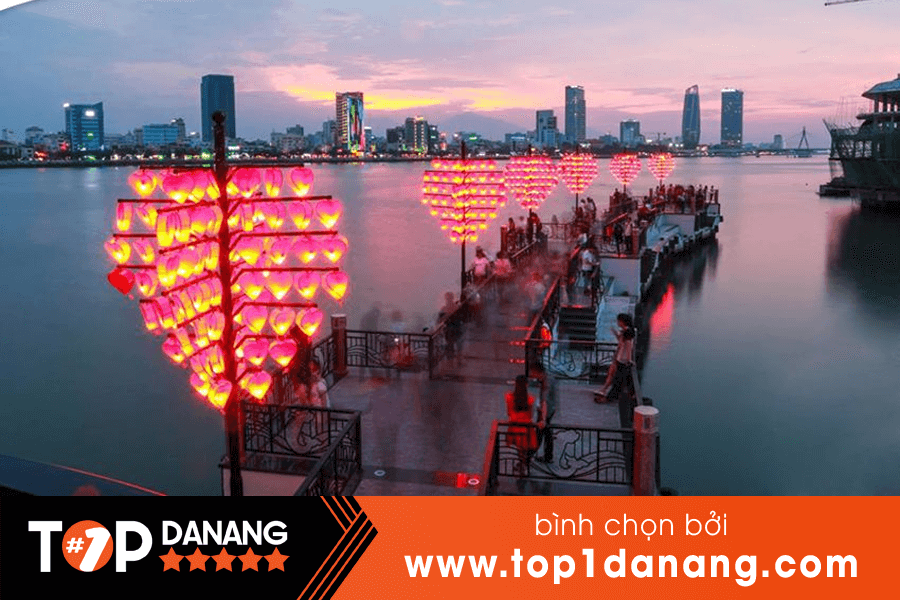Địa điểm hẹn hò lãng mạn cầu Tình Yêu Đà Nẵng