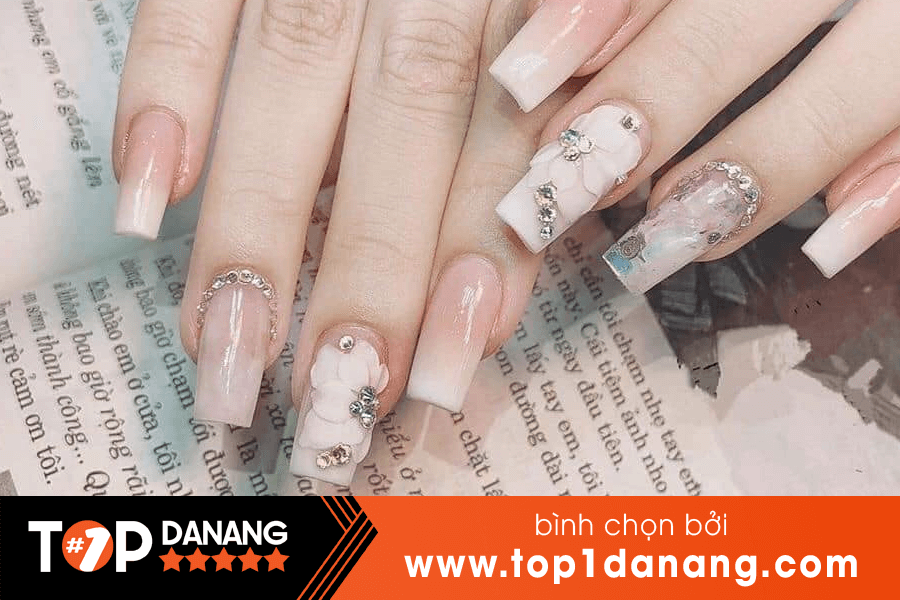 Tiệm học Nail sáng tạo Quỳnh's nails Đà Nẵng