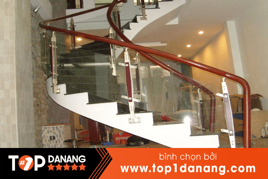 Dịch vụ lan can kính cầu thang của Nhôm Kính Công Trí Đà Nẵng